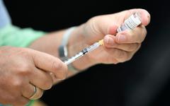 DIRECT - Coronavirus : le vaccin Pfizer protège à 70% des cas graves d'Omicron, selon une étude sud-africaine