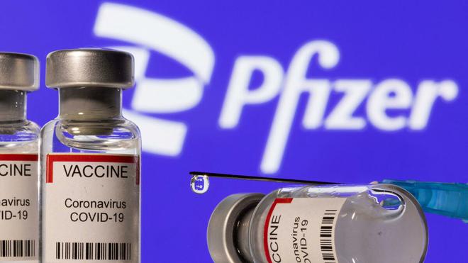 Covid-19 : face à Omicron, Pfizer protège des cas graves à 70%, selon une étude