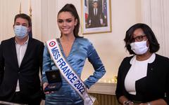 "Une grande fierté" : Miss France 2022 reçoit la médaille de l'égalité des mains d'Elisabeth Moreno