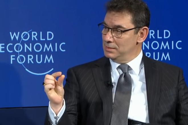 Albert Bourla, PDG de Pfizer, discute de la puce électronique à avaler au « Forum économique mondial »