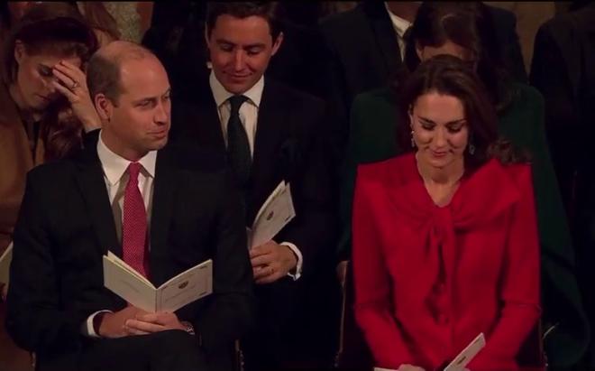 Kate et William échangent un regard complice pendant un concert de Noël