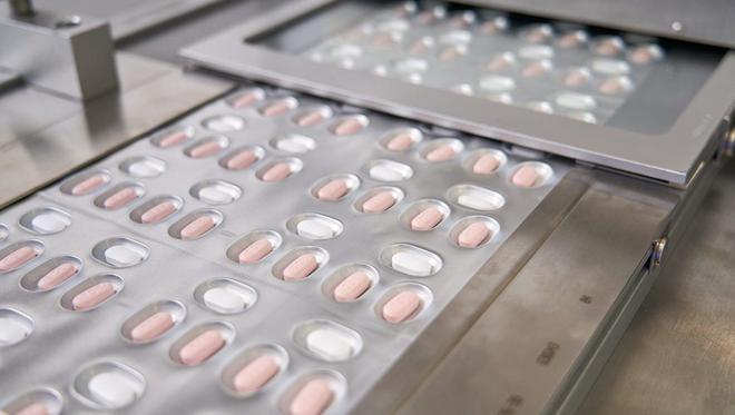 Covid : les Etats-Unis autorisent le traitement antiviral de Pfizer, premier médicament par voie orale commercialisé contre le virus