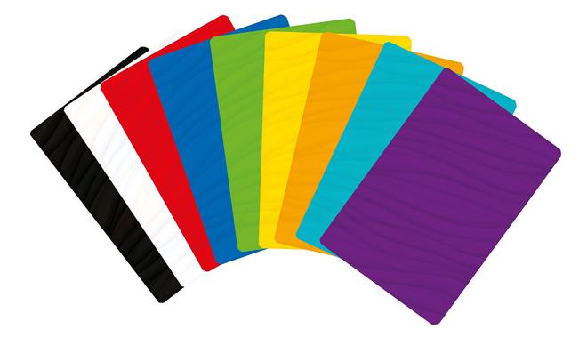 Rainbow : oui, on peut s’amuser avec un jeu qui n’a que des cartes de couleur unie