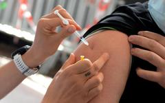 Covid-19. Pfizer annonce une version du vaccin adaptée au variant Omicron pour mars 2022
