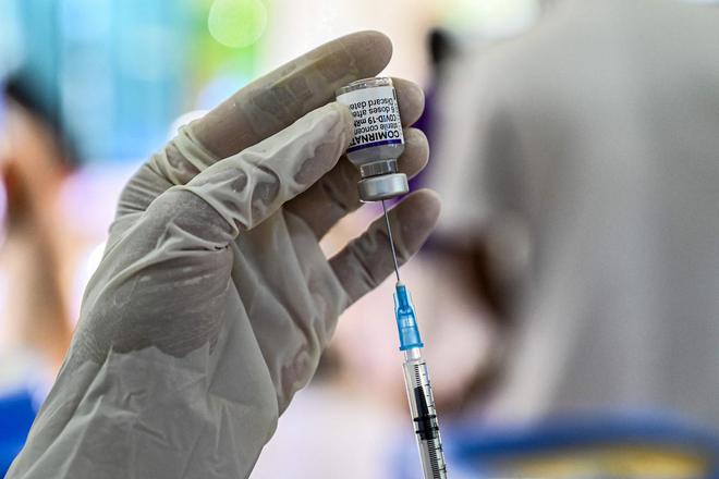 Covid-19 : un vaccin de Pfizer adapté au variant Omicron sera prêt en mars