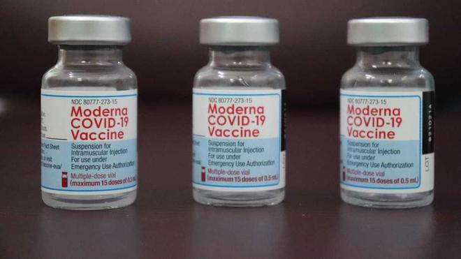 Vaccination : voici pourquoi le rappel Moderna se fait avec une demi-dose