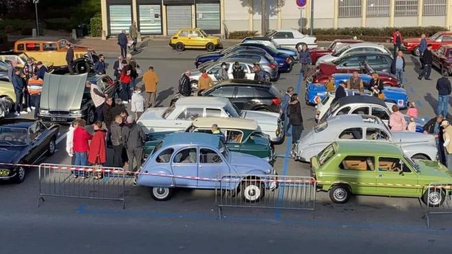 Les Vieux Volants Bernayens exposent leurs voitures anciennes chaque dimanche