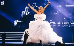 Malgré l’annulation de la fin de sa tournée Nord-américaine, Céline Dion maintient ses dates à la Paris La Défense Arena