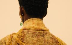 Qui est Lukhanyo Mdingi, le créateur sud-africain qui présente pour la première fois sa collection à la Fashion Week de Paris ?