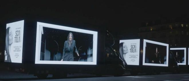 La star italienne Laura Pausini vient de lancer son nouveau single avec une performance visuelle 3D aux quatre coins du monde - VIDEO