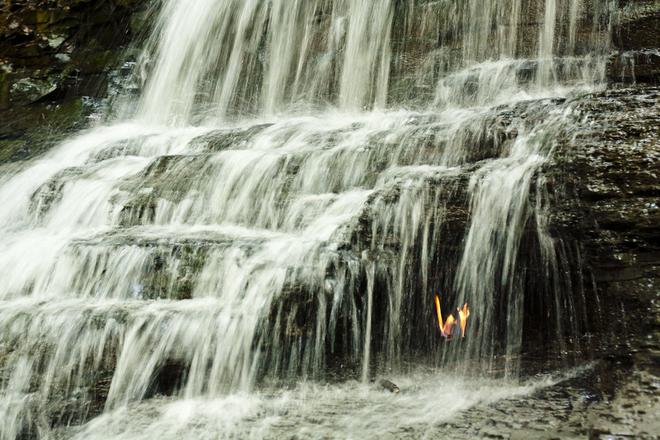 Eternal Flame Falls – la cascade de la flamme éternelle