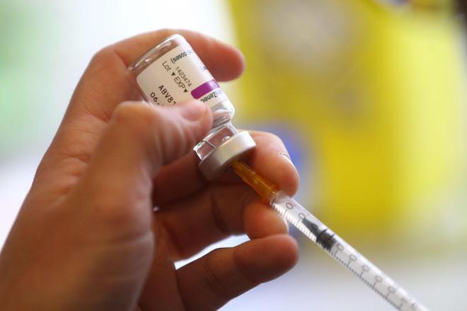 Covid-19 : l’alliance Pfizer-BioNTech débute l’essai clinique de son vaccin contre le variant Omicron