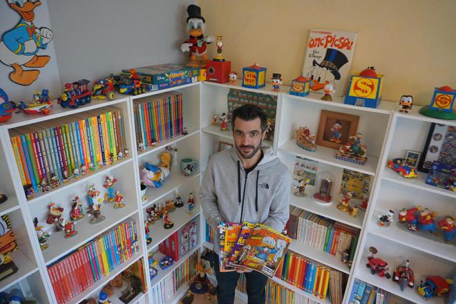 Il est fou de Picsou : près de Rouen, ce prof possède plus de 700 objets autour du canard de Disney