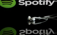 Spotify : accusée de propager des fake news sur le Covid-19, la plateforme musicale tente d’éteindre l’incendie