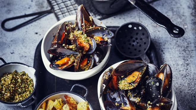 Notre recette de moules chapelure, pommes de terre rôties