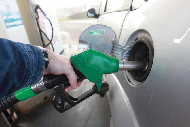 Prix du carburant: les opérations commerciales se multiplient à la pompe pendant les vacances