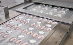Pfizer prévoit de vendre 54 milliards de dollars de vaccins et pilules anti-Covid en 2022