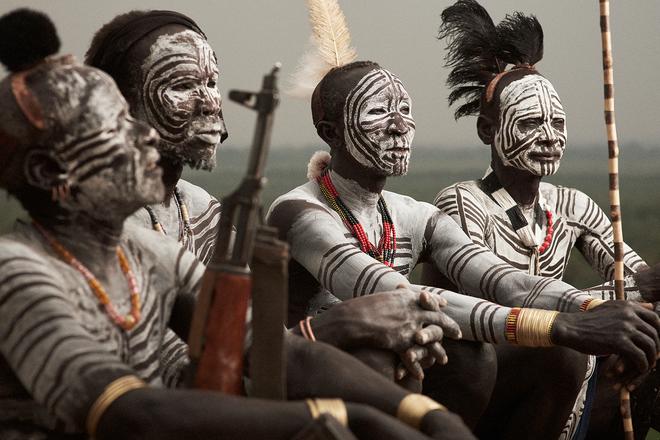 Des portraits de membres de la tribu Karo de la vallée de l’Omo
