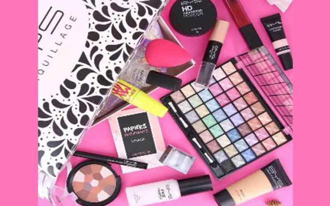 9 coffrets maquillage BYS offerts