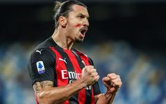 Naples-AC Milan: Zlatan fait le show avant de sortir sur blessure
