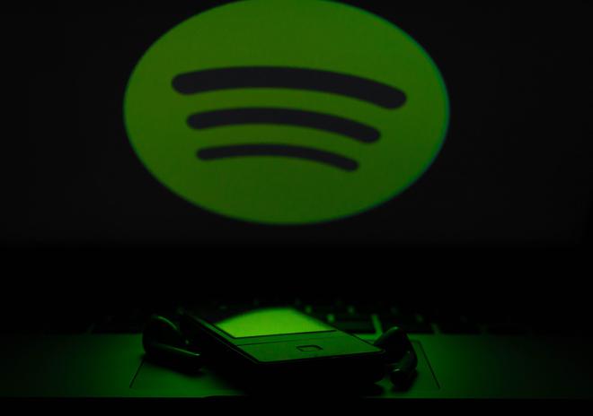 Ces faux artistes inondent les playlists de Spotify