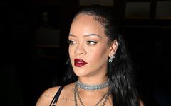 Rihanna fait partie des 236 nouveaux milliardaires du classement Forbes avec une fortune estimée à 1,7 milliard de dollars