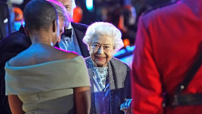 Elizabeth II lance les festivités de son jubilé de platine avec Tom Cruise et Helen Mirren