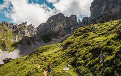 Des Alpes aux Pyrénées, quatre nouvelles randonnées à tester cet été
