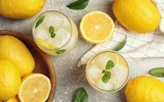 Trouvez la recette de la limonade maison au citron au Thermomix, rafraîchissante et désaltérante !