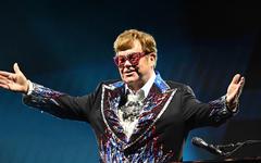 Premiers adieux d'Elton John : un son atroce pour deux heures de show devant un public déchaîné
