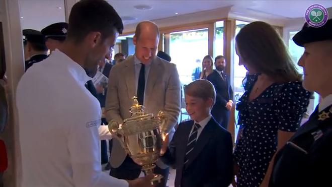 Le prince George rencontre Novak Djokovic, le vainqueur de Wimbledon