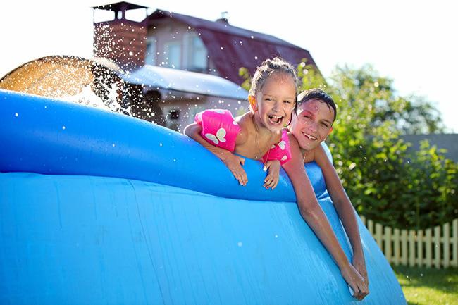 Enfant en bas âge : pourquoi choisir une piscine hors sol ?