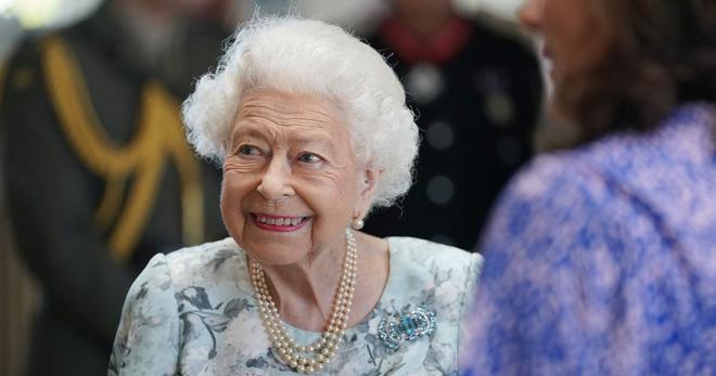 Elizabeth II affaiblie : la Reine réapparaît dans une photo qui inquiète