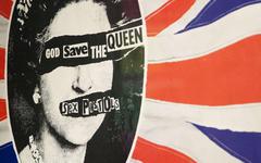 Des Sex Pistols aux Beatles, Elizabeth II était une muse du rock
