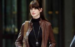 Anne Hathaway reproduit un look phare du Diable s’habille en Prada pour la Fashion Week