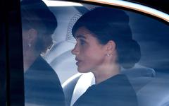 Kate et Camilla face à Meghan Markle : la famille royale réunie pour la procession du cercueil d'Elisabeth II