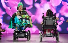 Des mannequins en situation de handicap défilent à la Fashion Week de New-York