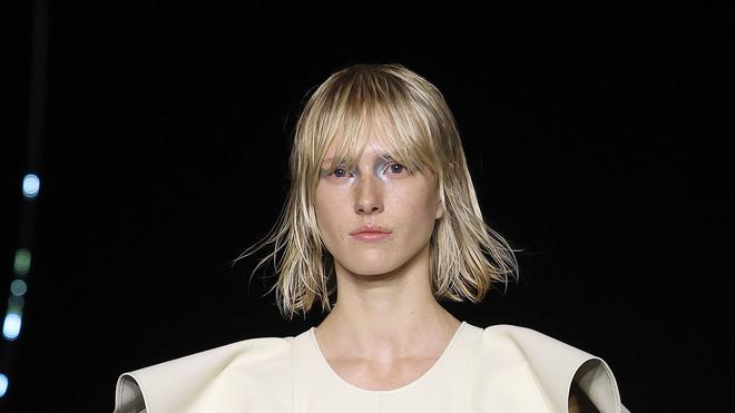 Les 15 grandes tendances maquillages et coiffures à retenir de la Fashion Week de Paris printemps-été 2023