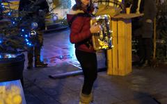 L’accordéoniste Christelle Harau joue au marché de Noël