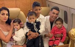 Cristiano Ronaldo reçoit un cadeau hors de prix à Noël ! (video)