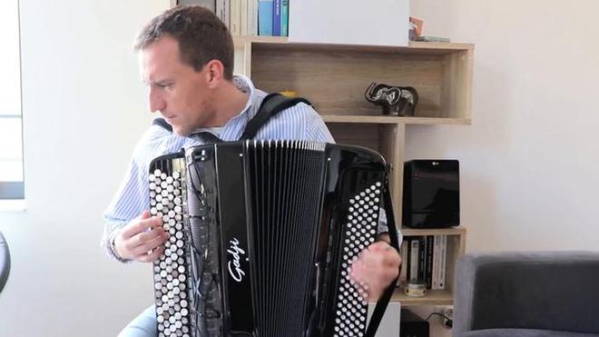 L'accordéoniste Félicien Brut célèbre Beethoven - Madame Michu