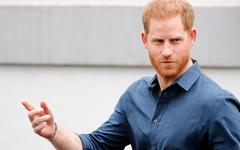 Le prince Harry fait une apparition surprise à Londres à un procès contre l'éditeur du "Daily Mail"