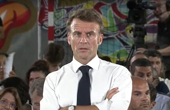 « Je ne prends pas les engueulades » : Emmanuel Macron s’emporte en plein discours