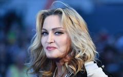 Bientôt sur scène après son hospitalisation, Madonna plus combative que jamais pour ses 65 ans