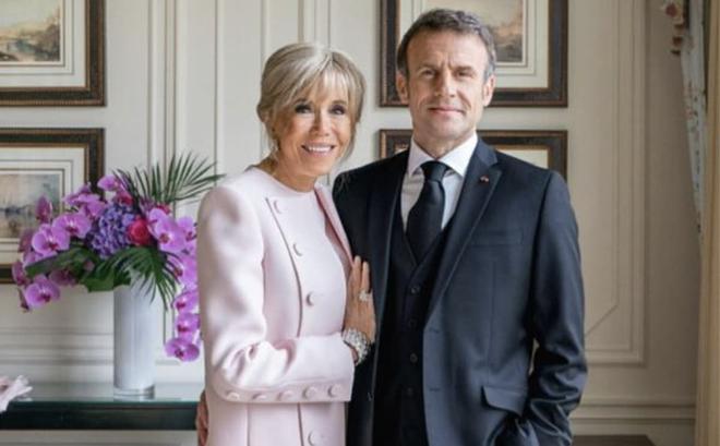 Emmanuel et Brigitte Macron : leur technique pour éviter les paparazzis pendant leurs vacances