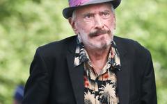Il revendiquait être l'interprète du tube "Ça plane pour moi" de Plastic Bertrand : Lou Deprijck est mort à l'âge de 77 ans