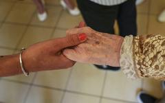 Vieillissement de la population : plus de 20 millions de seniors en France d'ici 10 ans