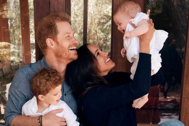 Le prince Harry « adore être père » et couvre d’amour ses enfants, Archie et Lilibet… Voici de tendres révélations sur sa vie de famille