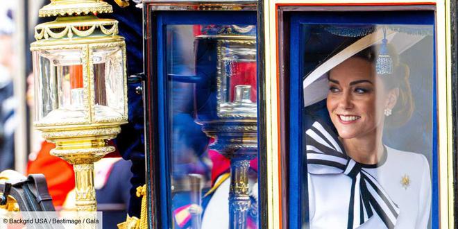 PHOTOS – Kate Middleton fait un retour en grâce : avec son look blanc impeccable, elle est flamboyante !