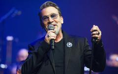 Florent Pagny chante pour la libération du défenseur des baleines, Paul Watson